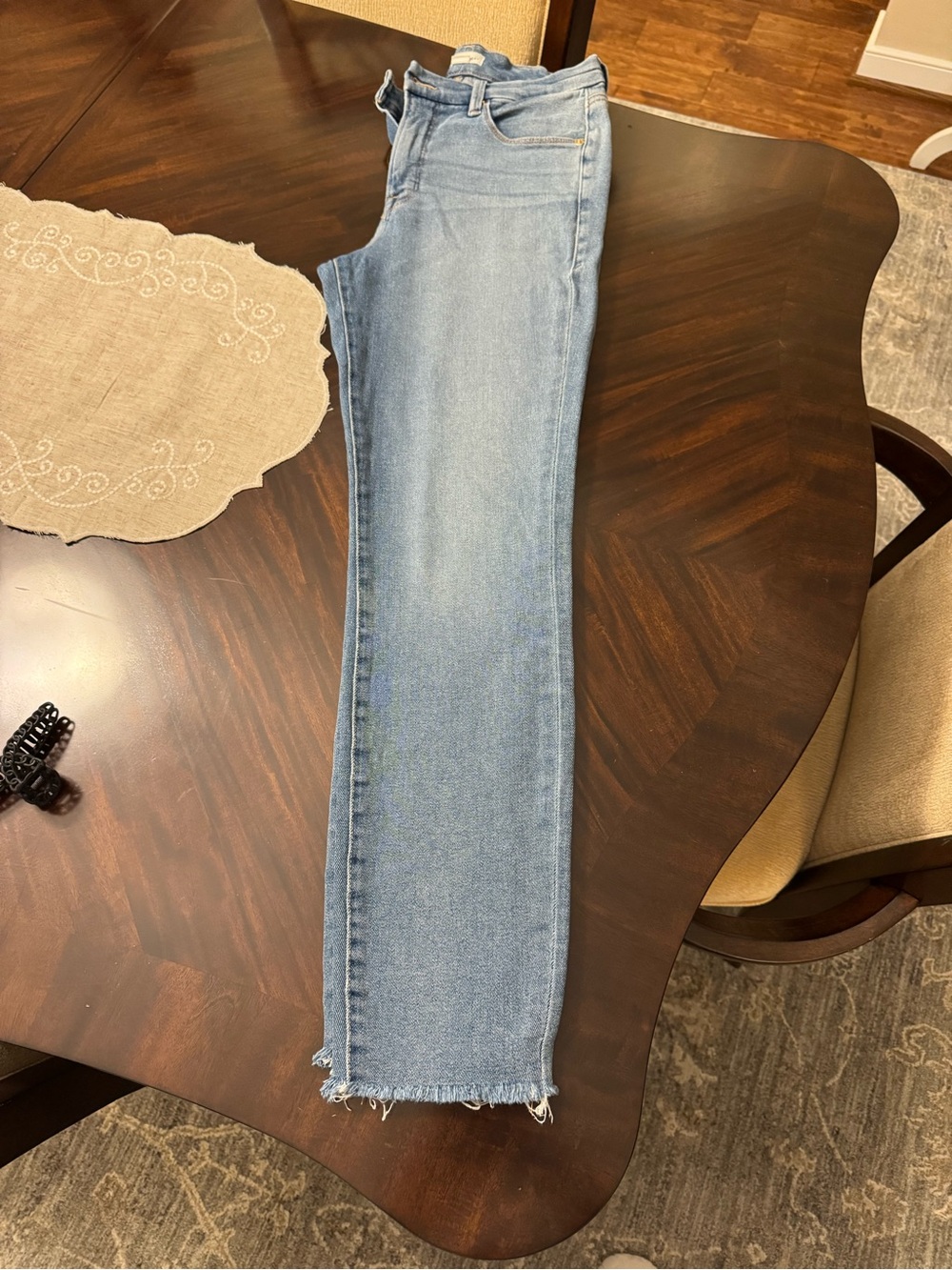 Good American Light Wash Straight-Leg Jeans with Frayed Hem